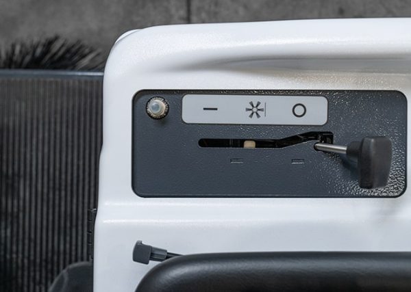 Dulevo 1000 SPARK Ride-on Sweeper - Image 4